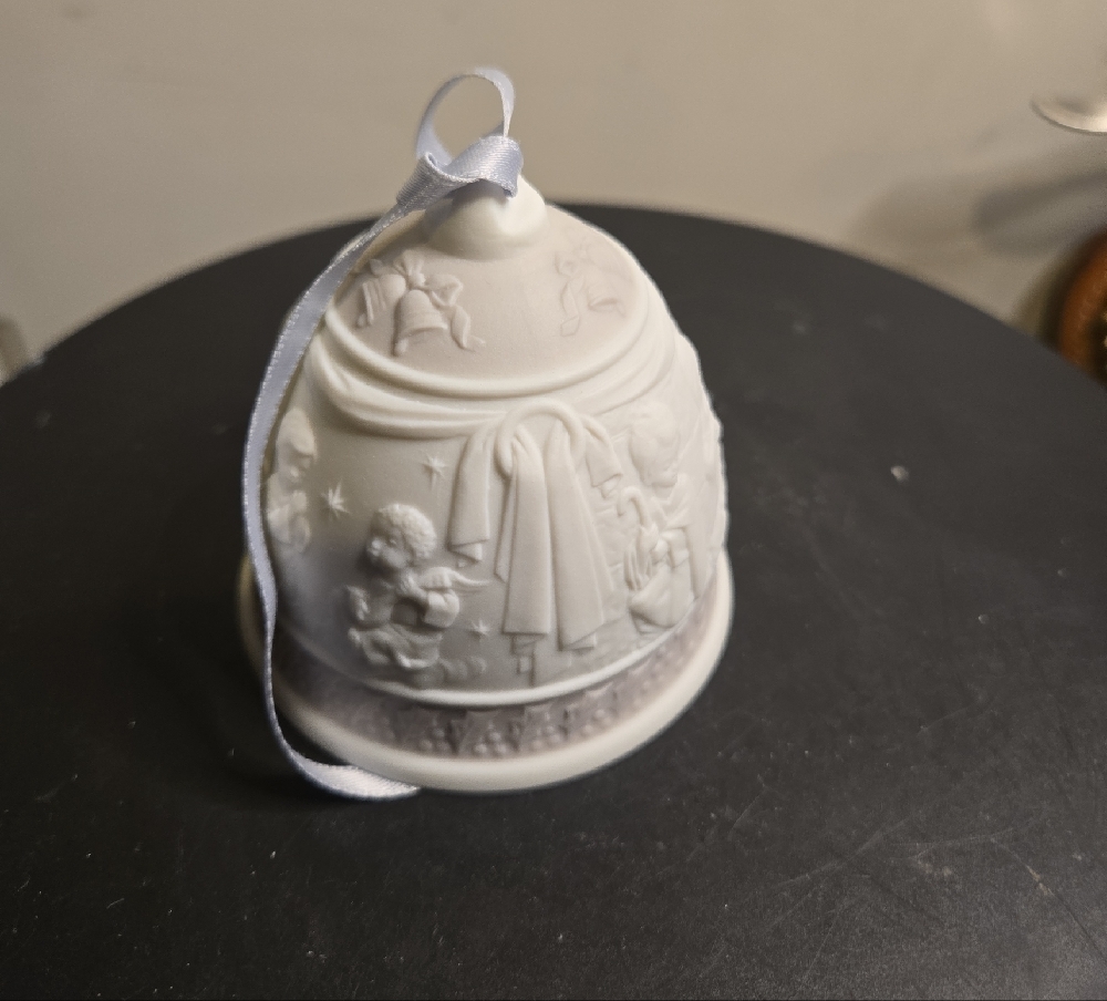 Lladro 1995 Merry Christmas White Crystal Bell in Box - Picture 8 of 12